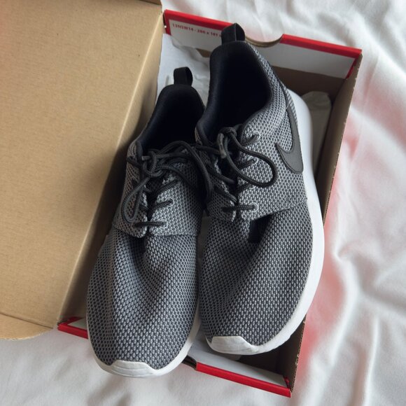Nike Rosherun (GS) Cool Grey/Black/White Size 4.5Y - Picture 2 of 6